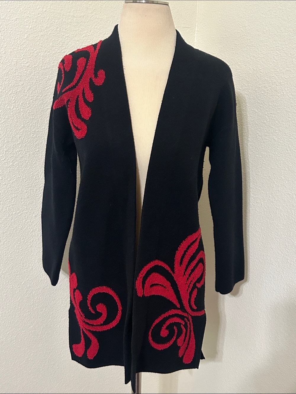 Chico’s Whimsical Artsy Black Sweater Cardigan with Red Swirl Accents 00P PXS